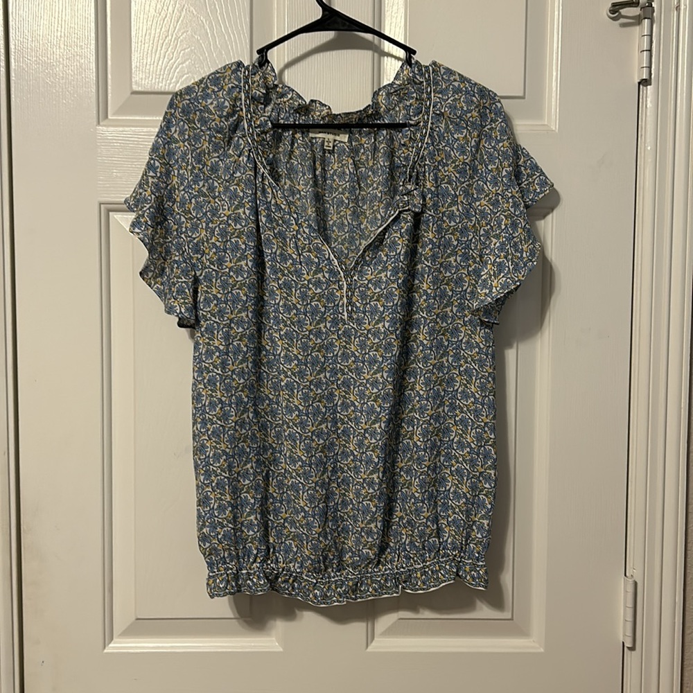 Max Studio floral top Size L